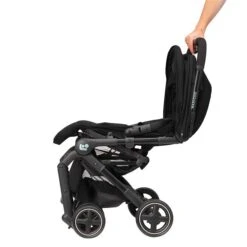Maxi-Cosi Lara2 Buggy Essential Black 17 Maxi-Cosi Lara2 Buggy Essential Black -Kinder Geschäft 1233672112 2021 maxicosi stroller lara2 essentialblack side onehandfolding