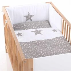 Babybay Kinderbettnestchen Piqué Weiß Applikation Stern Taupe -Kinder Geschäft babybay kinderbettnestchen weiss applikation stern taupe sterne weiss 410827 002