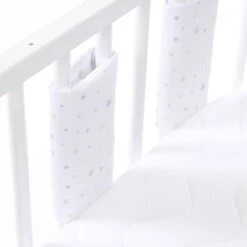 Babybay Nestchen Ultrafresh Piqué Für Maxi, Boxspring, Comfort Weiß, Mit Sternemix Sand/azurblau 7 Babybay Nestchen Ultrafresh Piqué Für Maxi, Boxspring, Comfort Weiß, Mit Sternemix Sand/azurblau -Kinder Geschäft babybay nestchen ultrafresh pique maxi boxspring midi sternemix sand blau 160871 003