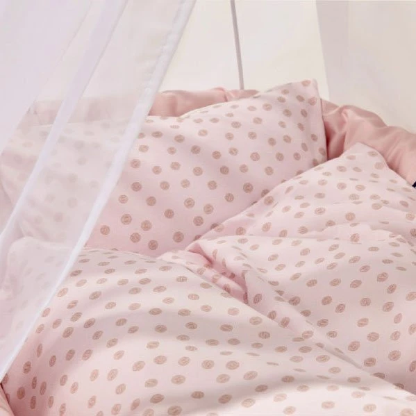 Alvi Birthe Stubenwagen Weiß Komplettset BIO Matratze, Himmelstange & Garnitur Curly Dots 4 Alvi Birthe Stubenwagen Weiß Komplettset BIO Matratze, Himmelstange & Garnitur Curly Dots – Bild 2