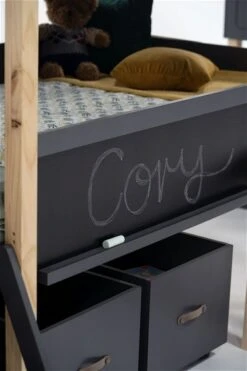 Nature Kid Cory Hausbett Anthrazit Mit Rutsche Liegefläche 90 X 200 11 Nature Kid Cory Hausbett Anthrazit Mit Rutsche Liegefläche 90 X 200 -Kinder Geschäft cory kinderzimmer bett 001