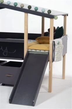 Nature Kid Cory Hausbett Anthrazit Mit Rutsche Liegefläche 90 X 200 12 Nature Kid Cory Hausbett Anthrazit Mit Rutsche Liegefläche 90 X 200 -Kinder Geschäft cory kinderzimmer bett 002