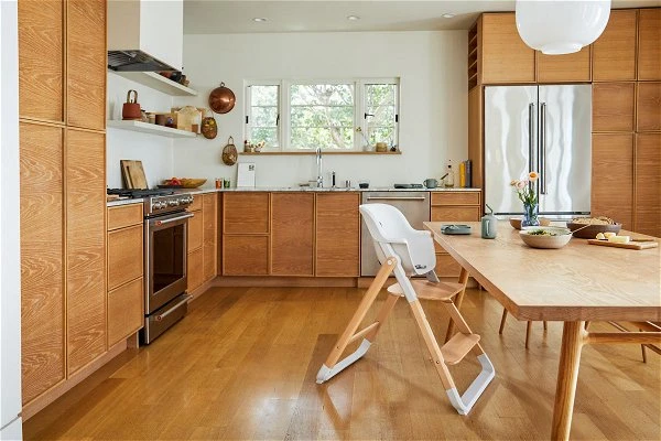 Ergobaby Evolve 3-in-1 Hochstuhl Natural Wood Set Mit Babysitz & Tablett 4 Ergobaby Evolve 3-in-1 Hochstuhl Natural Wood Set Mit Babysitz & Tablett – Bild 2