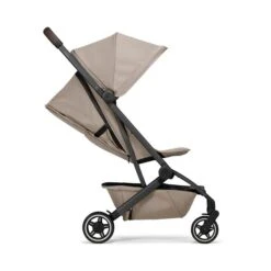 Joolz Aer+ Lovely Taupe Buggy Inkl. Transporttasche 10 Joolz Aer+ Lovely Taupe Buggy Inkl. Transporttasche -Kinder Geschäft joolz aer seat 2nd position side view lovely taupe