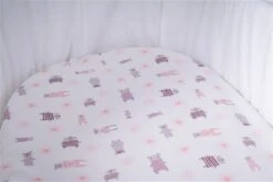 Mionido Stubenwagen Maxi Weiß Pyjamabär Flieder Mit Garnierung, Matratze Und Matratzenbezug 8 Mionido Stubenwagen Maxi Weiß Pyjamabär Flieder Mit Garnierung, Matratze Und Matratzenbezug -Kinder Geschäft mmm0988