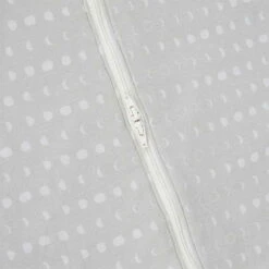 Ergobaby On The Move Schlummersack L 18-36 Moon Phase Dick TOG 2.5 9 Ergobaby On The Move Schlummersack L 18-36 Moon Phase Dick TOG 2.5 -Kinder Geschäft sleep bag otm moon phase 04 1