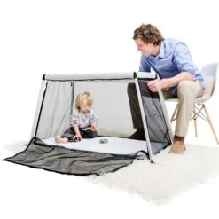 Phil & Teds Traveller Reisebett Black In- Und Outdoor Reisebett 9 Phil & Teds Traveller Reisebett Black In- Und Outdoor Reisebett -Kinder Geschäft traveller lifestyle child dad 1